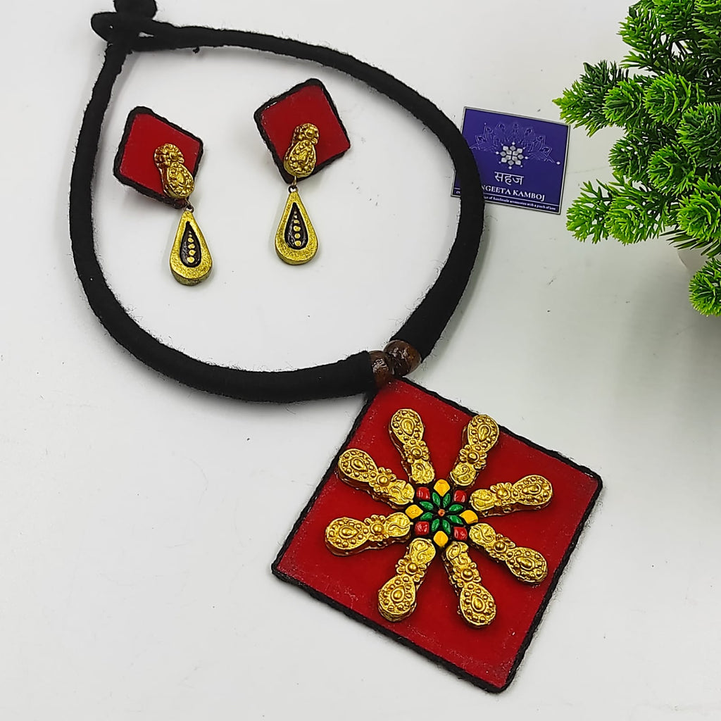 MAROON HANDMADE TERRACOTTA FABRIC  HASLI SET