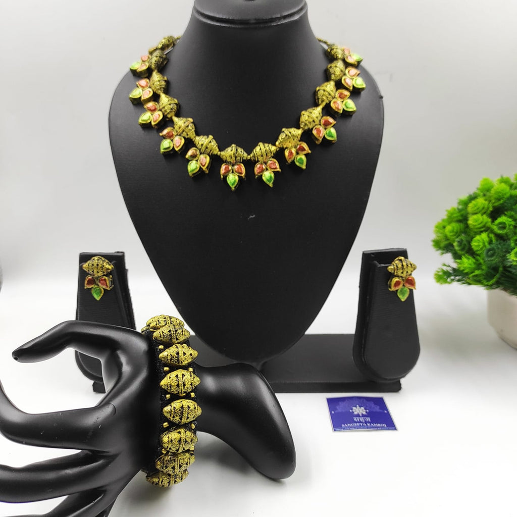 HANDMADE TERRACOTTA DAMROO SET WITH  BANGLE